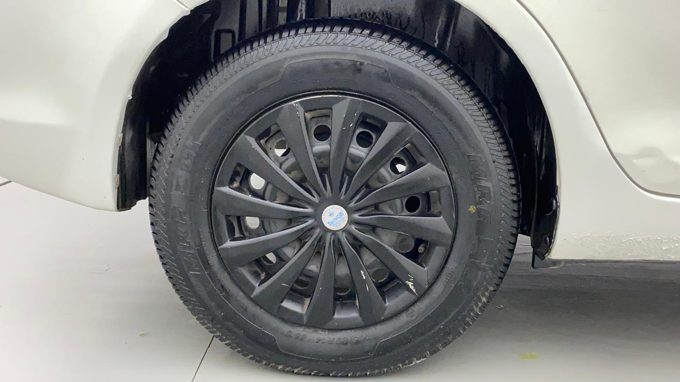 2015 Maruti Swift Dzire VXI, CNG, Manual, 1,18,645 km, Right Rear Wheel