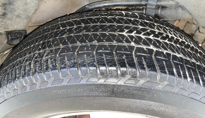 2014 Mahindra XUV500 W8, Diesel, Manual, 54,201 km, Left Rear Tyre Tread