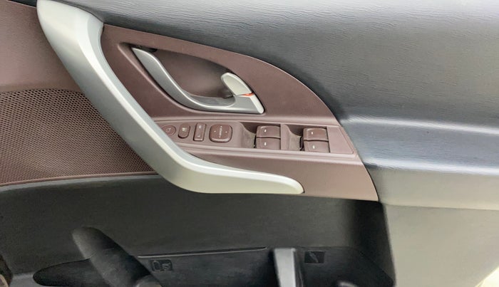 2014 Mahindra XUV500 W8, Diesel, Manual, 54,201 km, Driver Side Door Panels Control