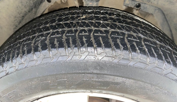 2014 Mahindra XUV500 W8, Diesel, Manual, 54,201 km, Right Front Tyre Tread