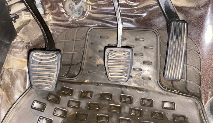 2014 Mahindra XUV500 W8, Diesel, Manual, 54,201 km, Pedals