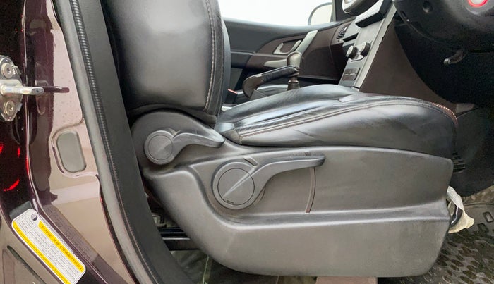 2014 Mahindra XUV500 W8, Diesel, Manual, 54,201 km, Driver Side Adjustment Panel