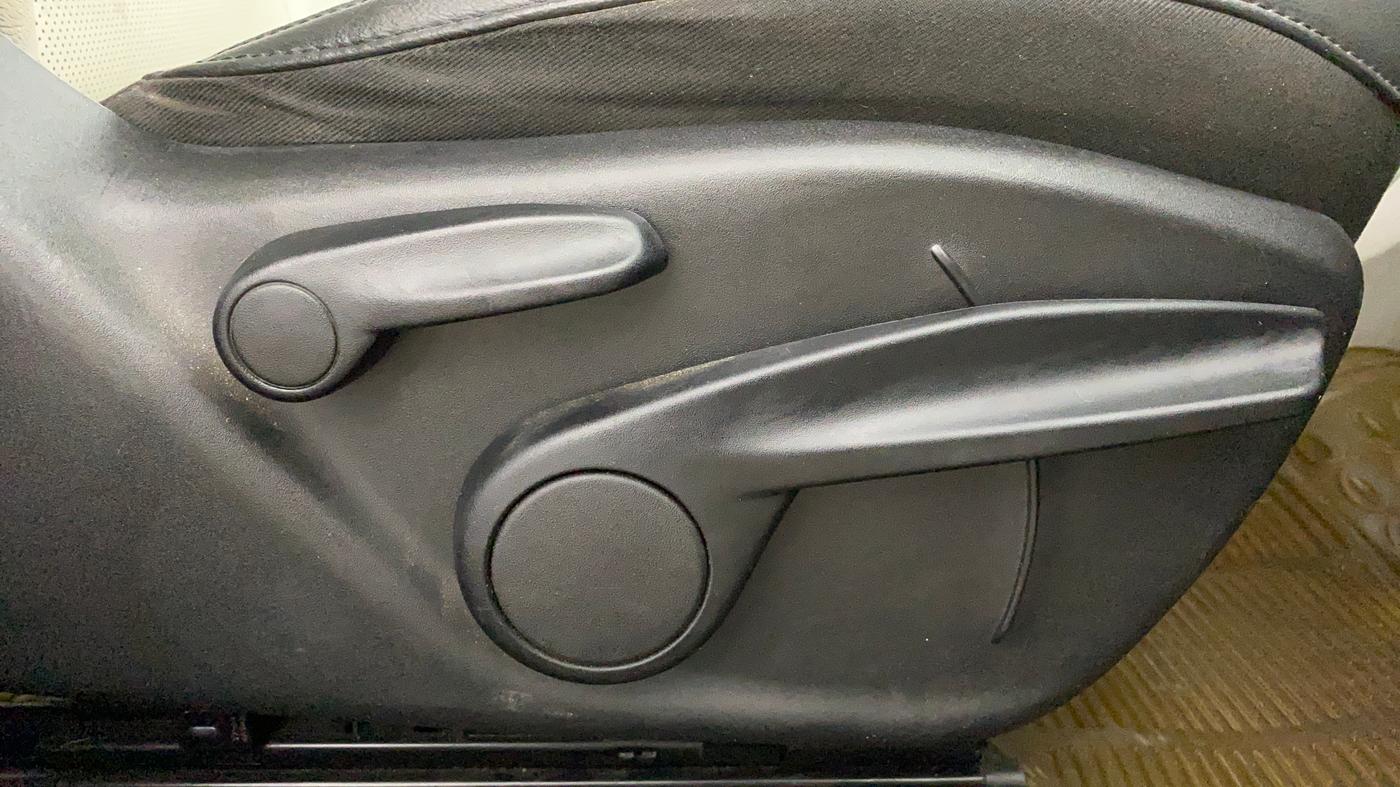 2018 Jeep Compass LIMITED (O) 1.4 PETROL AT, Petrol, Automatic, 37,835 km, Driver Side Adjustment Panel