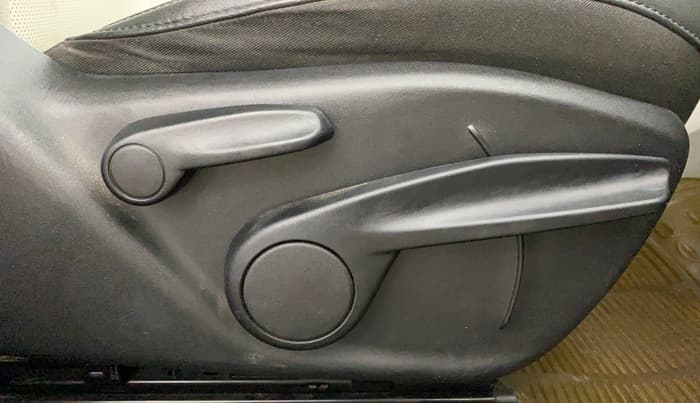 2018 Jeep Compass LIMITED (O) 1.4 PETROL AT, Petrol, Automatic, 37,835 km, Driver Side Adjustment Panel