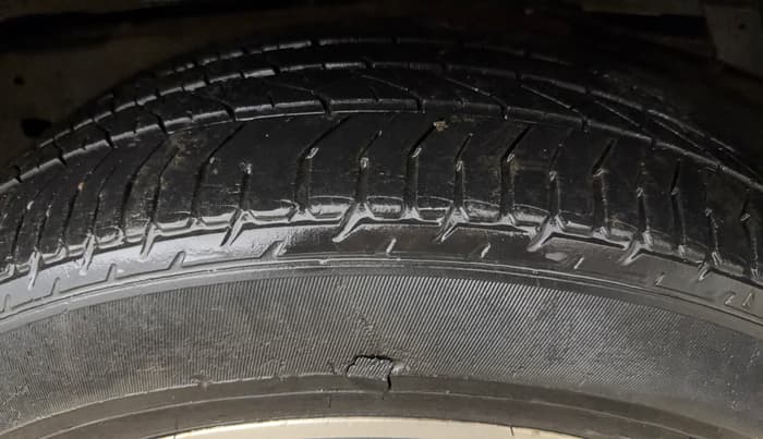 2016 Toyota Innova Crysta 2.7 ZX AT 7 STR, Petrol, Automatic, 1,19,991 km, Left Rear Tyre Tread