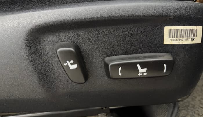 2016 Toyota Innova Crysta 2.7 ZX AT 7 STR, Petrol, Automatic, 1,19,991 km, Driver Side Adjustment Panel