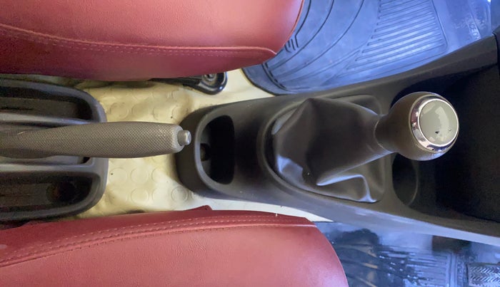 2016 Toyota Etios Liva V, Petrol, Manual, 37,689 km, Gear Lever