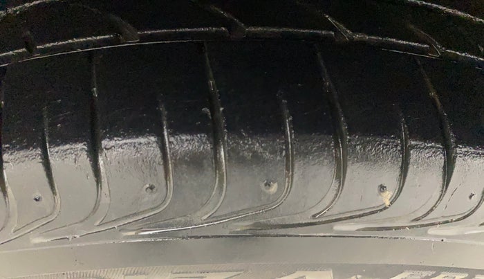 2016 Toyota Etios Liva V, Petrol, Manual, 37,689 km, Left Front Tyre Tread