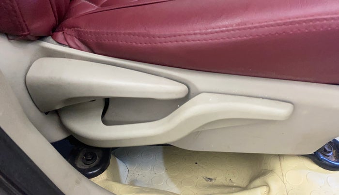 2016 Toyota Etios Liva V, Petrol, Manual, 37,689 km, Driver Side Adjustment Panel