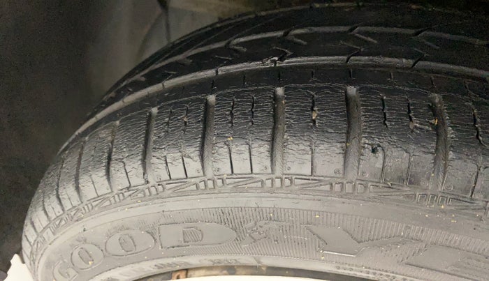 2016 Hyundai Grand i10 MAGNA 1.2 KAPPA VTVT, Petrol, Manual, 21,619 km, Left front tyre - Minor crack