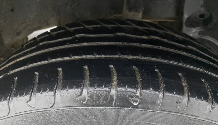 2015 Renault Duster 85 PS RXE DIESEL, Diesel, Manual, 90,602 km, Left Rear Tyre Tread