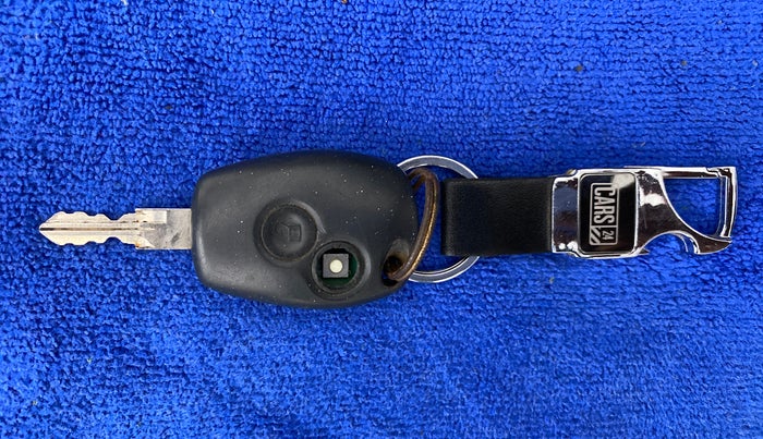 2015 Renault Duster 85 PS RXE DIESEL, Diesel, Manual, 90,602 km, Key Close Up