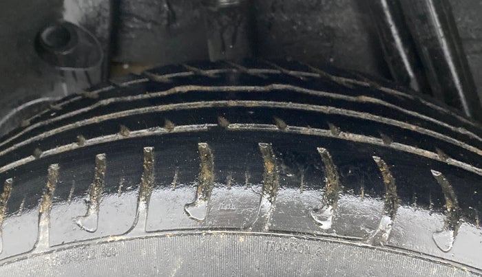 2015 Renault Duster 85 PS RXE DIESEL, Diesel, Manual, 90,602 km, Right Rear Tyre Tread