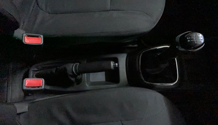 2018 Renault Kwid RXT 1.0 (O), Petrol, Manual, 65,540 km, Gear Lever