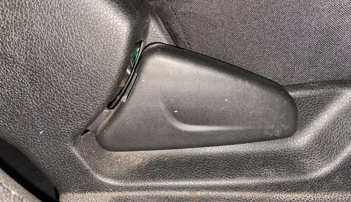 2018 Renault Kwid RXT 1.0 (O), Petrol, Manual, 65,540 km, Driver Side Adjustment Panel