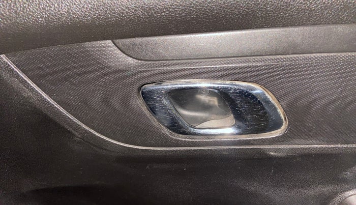 2018 Renault Kwid RXT 1.0 (O), Petrol, Manual, 65,540 km, Driver Side Door Panels Control