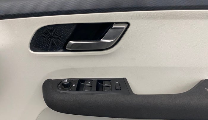 2023 Tata ALTROZ XZ + SUNROOF, Petrol, Manual, 8,013 km, Driver Side Door Panels Control