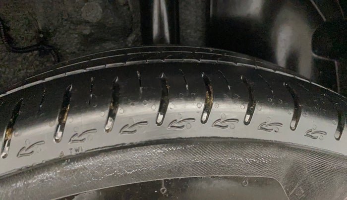 2023 Tata ALTROZ XZ + SUNROOF, Petrol, Manual, 8,013 km, Left Rear Tyre Tread