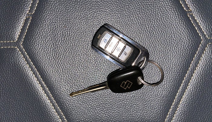 2015 Maruti Alto 800 LXI, Petrol, Manual, 65,005 km, Key Close Up