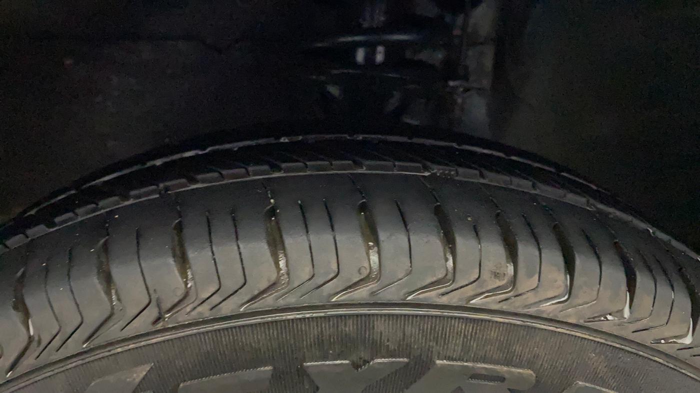 2015 Maruti Alto 800 LXI, Petrol, Manual, 65,005 km, Left Front Tyre Tread