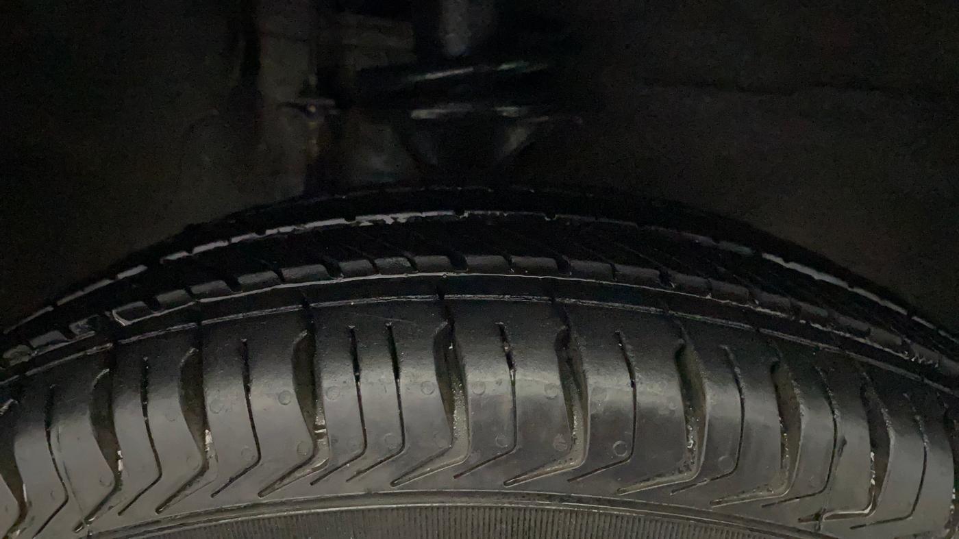 2015 Maruti Alto 800 LXI, Petrol, Manual, 65,005 km, Right Front Tyre Tread