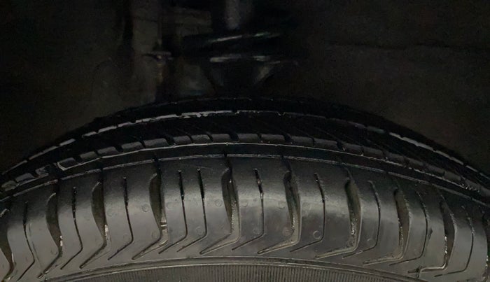 2015 Maruti Alto 800 LXI, Petrol, Manual, 65,005 km, Right Front Tyre Tread