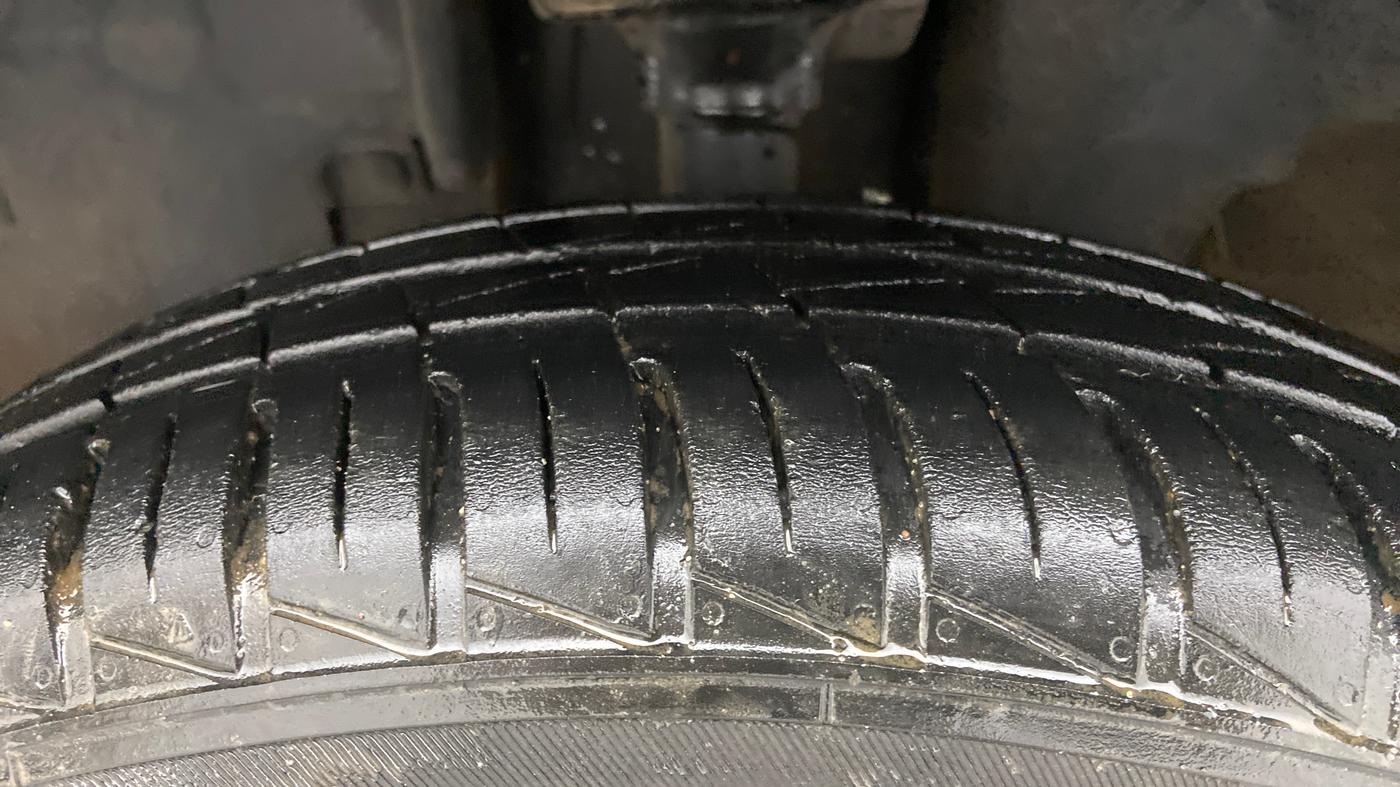 2022 Renault Kwid RXT 1.0, Petrol, Manual, 17,341 km, Left Front Tyre Tread
