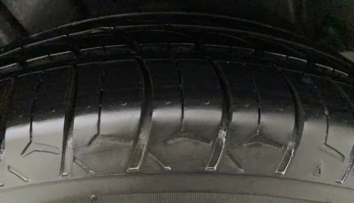 2017 Maruti Ertiga VXI CNG, CNG, Manual, 1,10,179 km, Right Front Tyre Tread