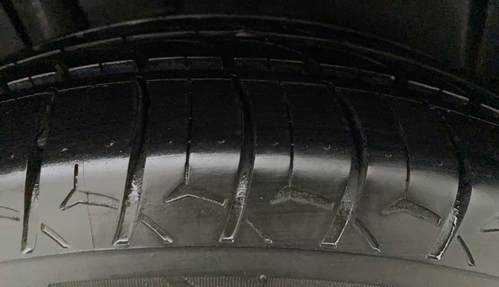 2017 Maruti Ertiga VXI CNG, CNG, Manual, 1,10,179 km, Left Rear Tyre Tread