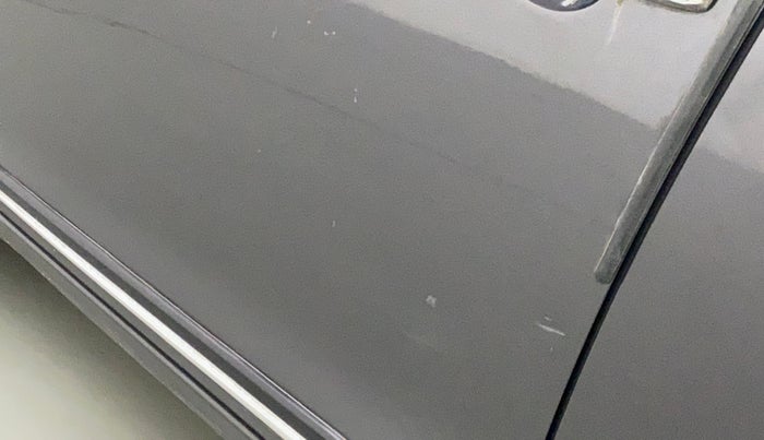 2017 Maruti Ertiga VXI CNG, CNG, Manual, 1,10,179 km, Front passenger door - Slightly dented