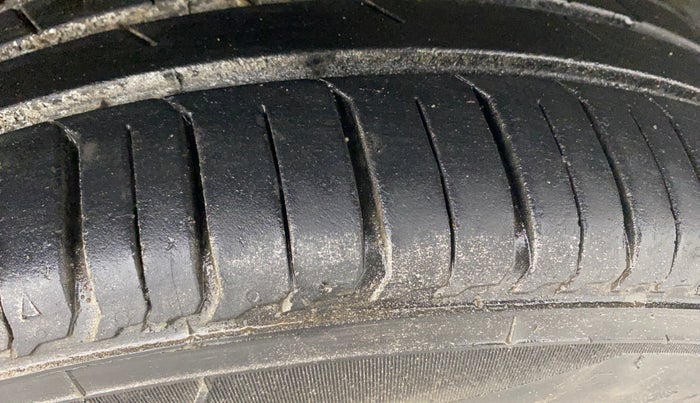 2013 Maruti Swift ZXI, Petrol, Manual, 71,908 km, Right Front Tyre Tread