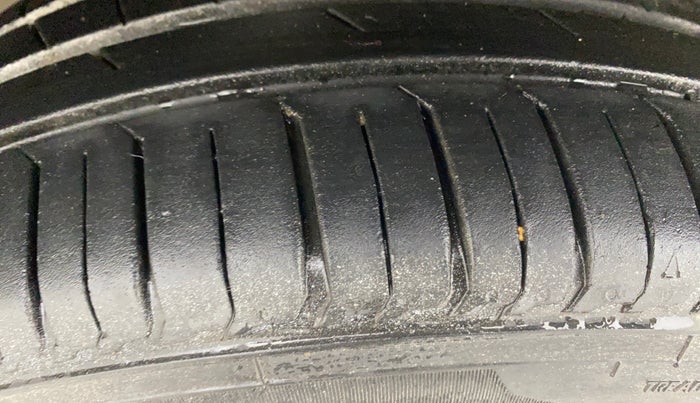 2013 Maruti Swift ZXI, Petrol, Manual, 71,908 km, Left Front Tyre Tread