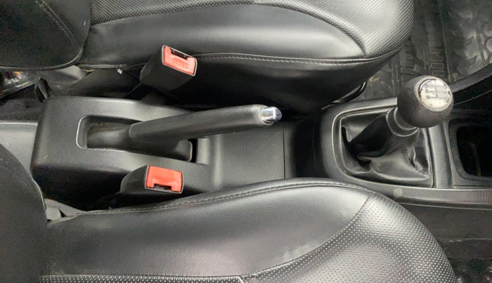 2013 Maruti Swift ZXI, Petrol, Manual, 71,908 km, Gear Lever