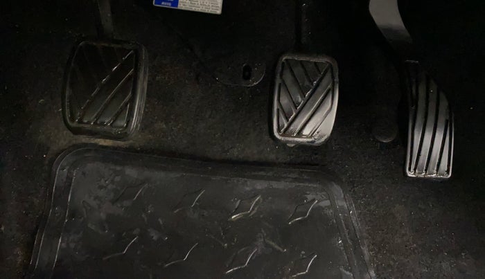 2013 Maruti Swift ZXI, Petrol, Manual, 71,908 km, Pedals