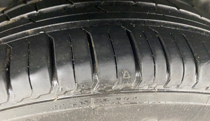 2013 Maruti Swift ZXI, Petrol, Manual, 71,908 km, Right Rear Tyre Tread