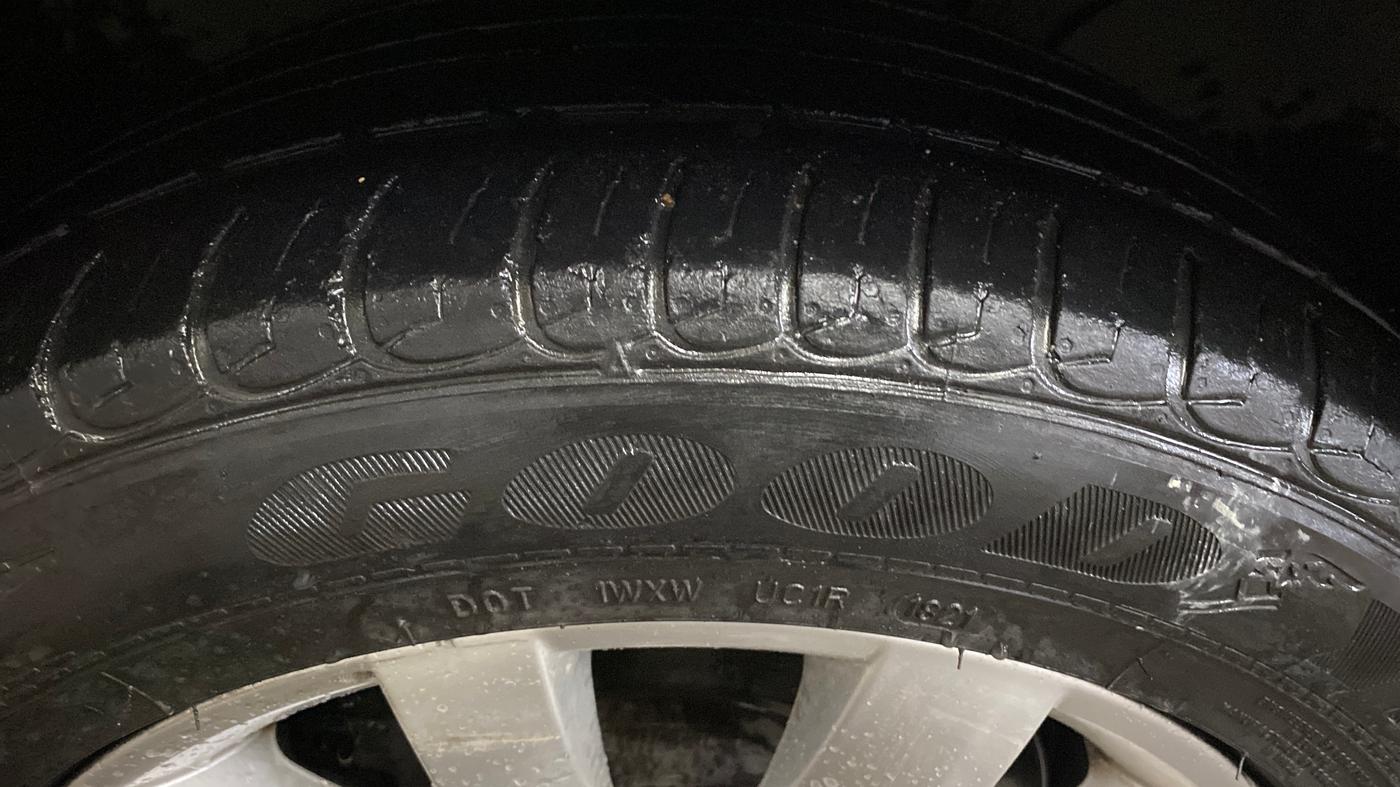 2018 Skoda Octavia L&K 1.8 TSI AT, Petrol, Automatic, 1,13,786 km, Left Front Tyre Tread