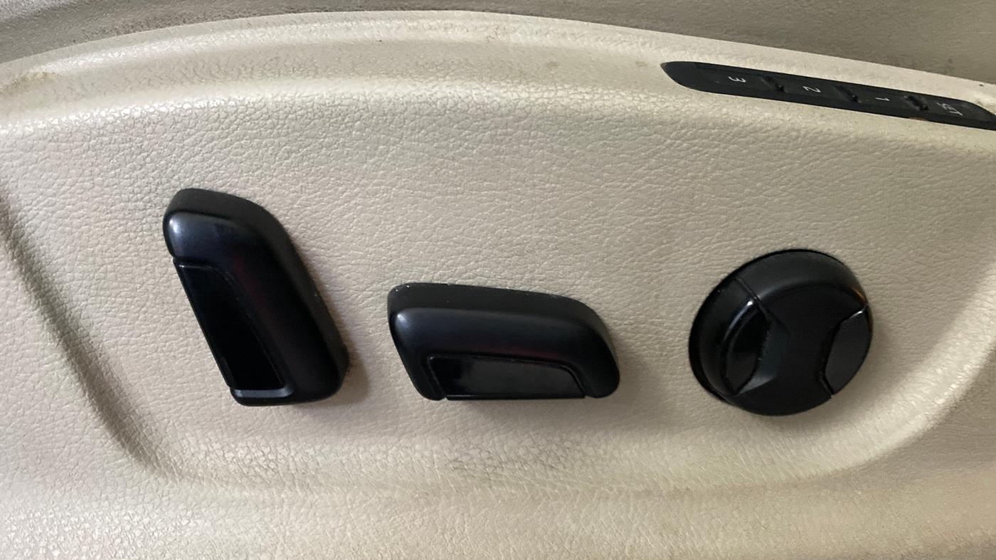 2018 Skoda Octavia L&K 1.8 TSI AT, Petrol, Automatic, 1,13,786 km, Driver Side Adjustment Panel