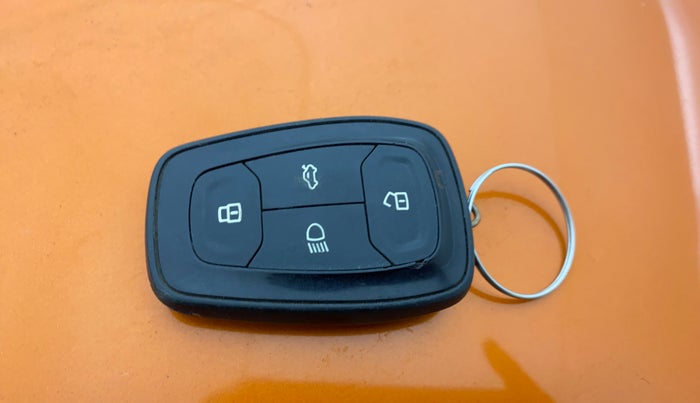 2018 Tata NEXON XZ PLUS PETROL, Petrol, Manual, 55,643 km, Key Close Up