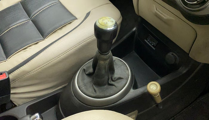 2012 Hyundai i20 SPORTZ 1.2, Petrol, Manual, 67,345 km, Gear lever - Boot cover slightly torn