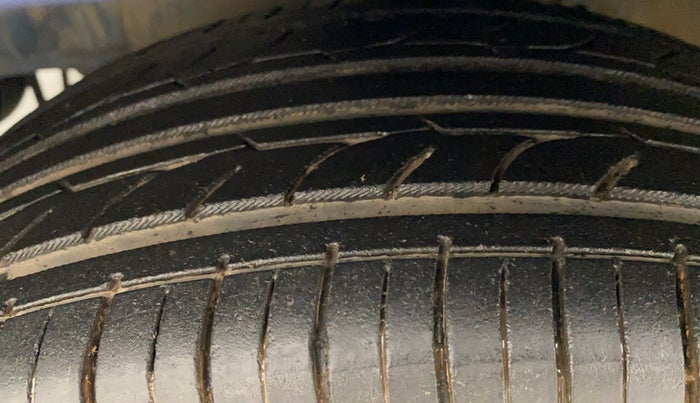 2013 Honda Amaze 1.5L I-DTEC S, Diesel, Manual, 70,439 km, Left Front Tyre Tread