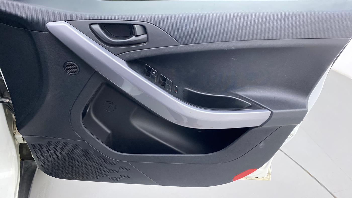 2021 Tata NEXON XM 1.5, Diesel, Manual, 29,020 km, Driver Side Door Panels Control