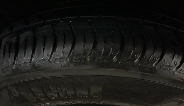 2019 Hyundai NEW SANTRO SPORTZ CNG, CNG, Manual, 86,196 km, Right Front Tyre Tread