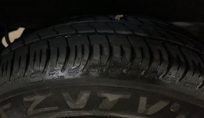 2019 Hyundai NEW SANTRO SPORTZ CNG, CNG, Manual, 86,196 km, Right Rear Tyre Tread