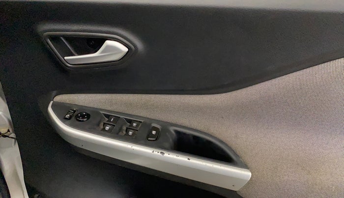 2022 Nissan MAGNITE XL, Petrol, Manual, 43,123 km, Driver Side Door Panels Control