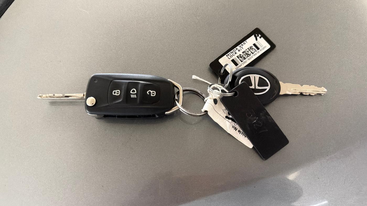2018 Tata Tiago XZ PETROL, Petrol, Manual, 25,080 km, Key Close Up
