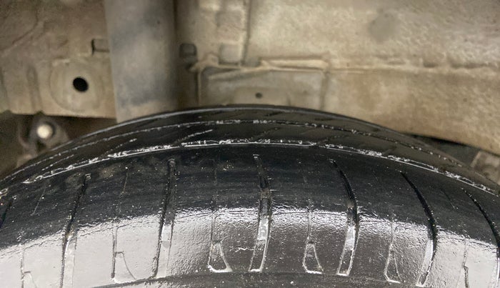 2016 Mahindra Kuv100 K8 D 6 STR, Diesel, Manual, 83,743 km, Right Rear Tyre Tread