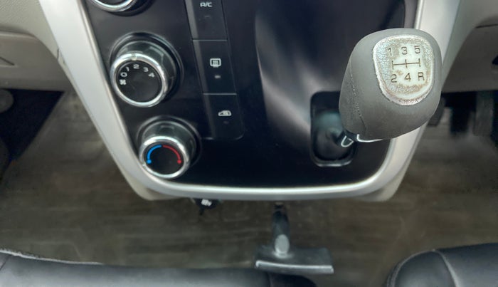 2016 Mahindra Kuv100 K8 D 6 STR, Diesel, Manual, 83,743 km, Gear Lever