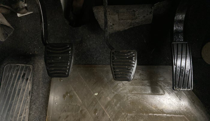 2016 Mahindra Kuv100 K8 D 6 STR, Diesel, Manual, 83,743 km, Pedals