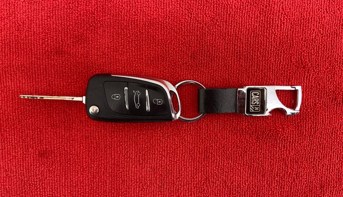 2016 Mahindra Kuv100 K8 D 6 STR, Diesel, Manual, 83,743 km, Key Close Up