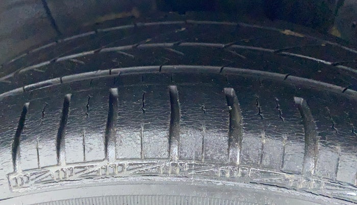 2015 Hyundai Xcent S (O) 1.2, Petrol, Manual, 34,499 km, Left Rear Tyre Tread